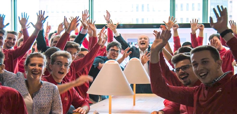 Junior IT Academy riceve il premio The Golden Bridge Award